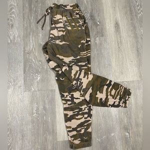 STORIA Camo Joggers